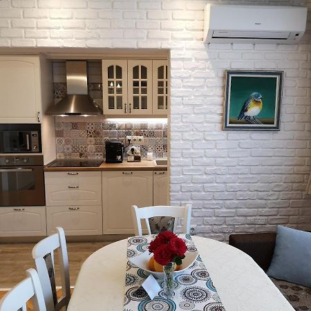 Central Varna Apartment - Lets4Holiday エクステリア 写真