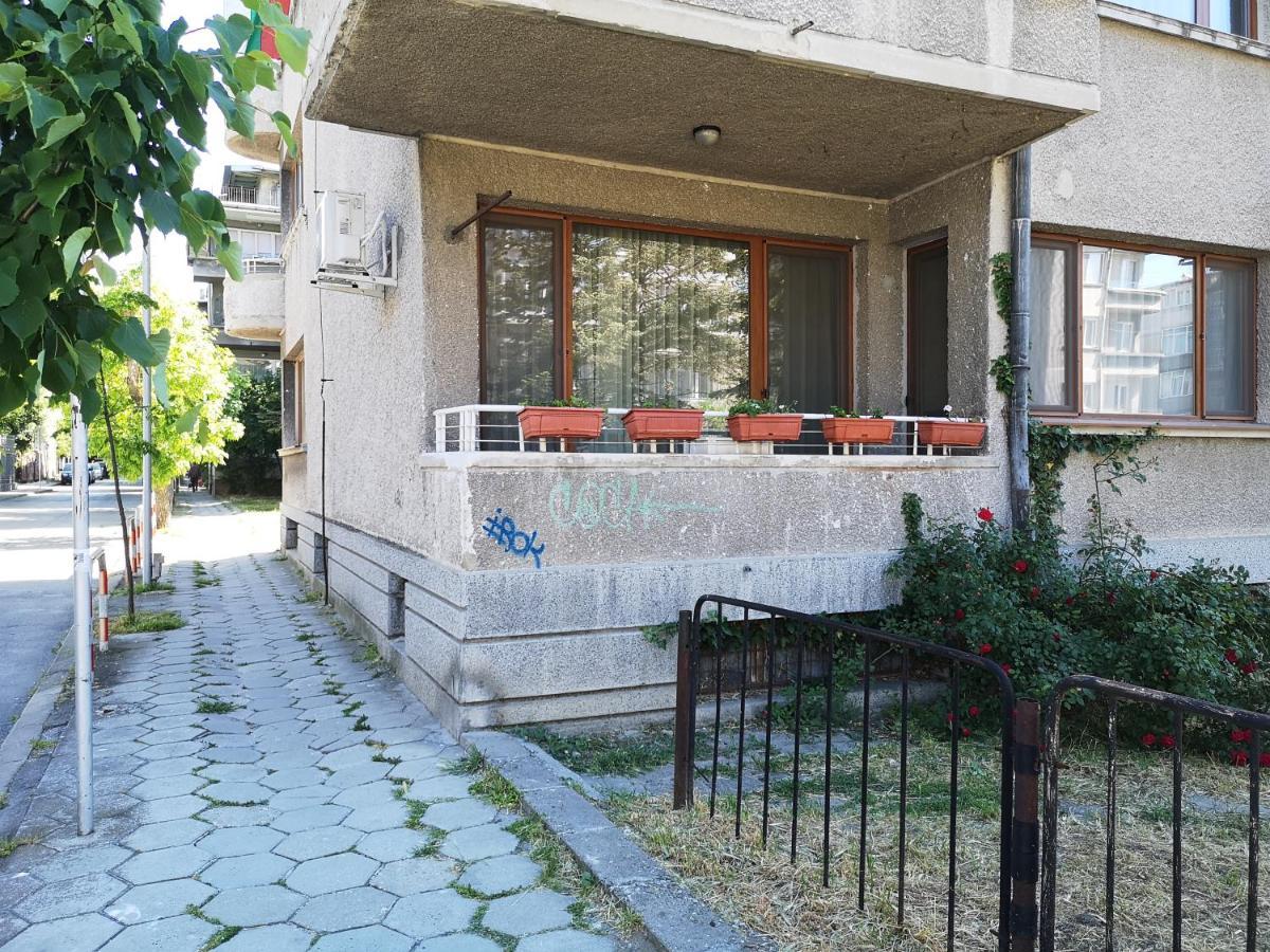 Central Varna Apartment - Lets4Holiday エクステリア 写真