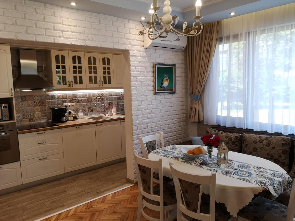 Central Varna Apartment - Lets4Holiday エクステリア 写真