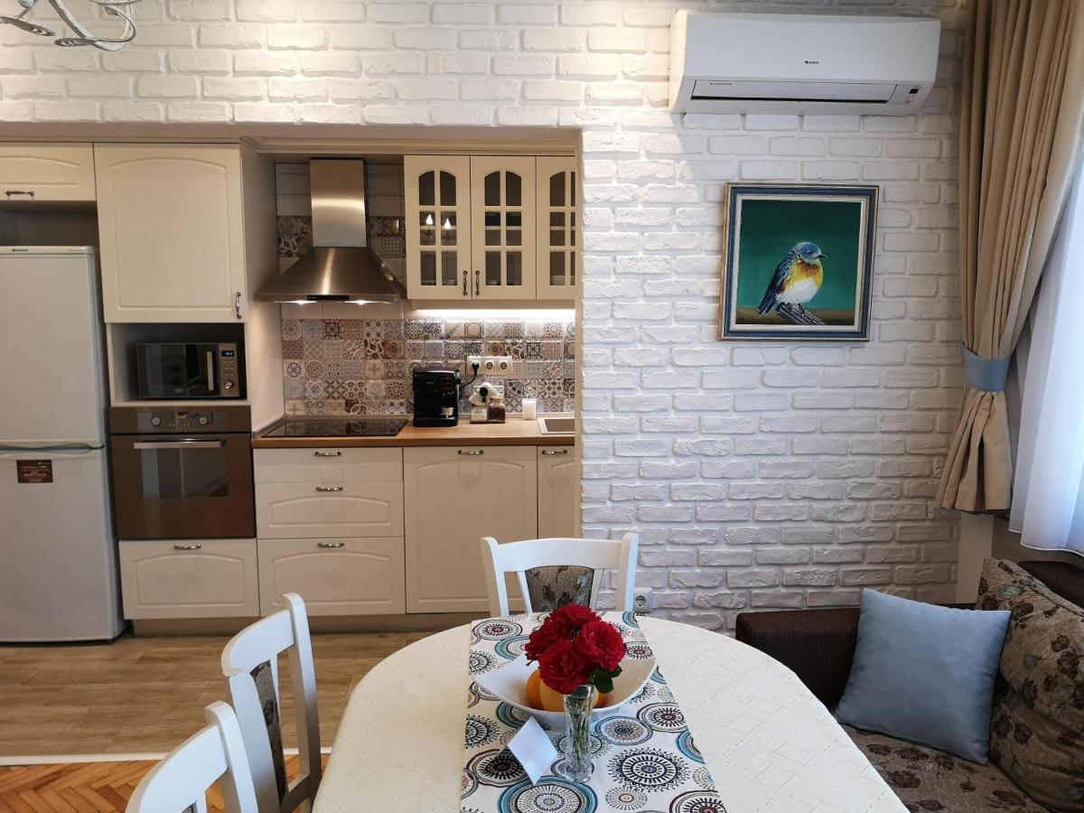 Central Varna Apartment - Lets4Holiday エクステリア 写真