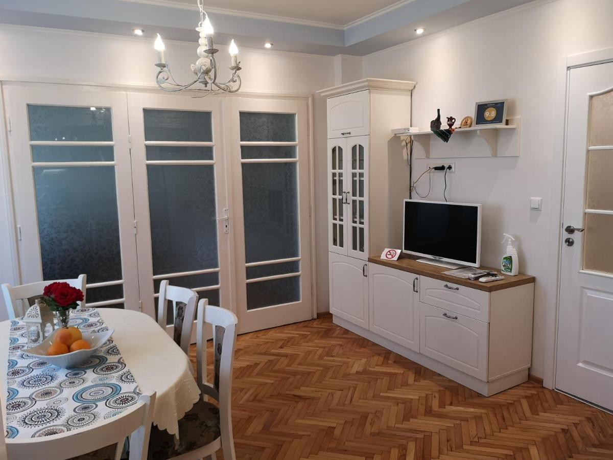 Central Varna Apartment - Lets4Holiday エクステリア 写真