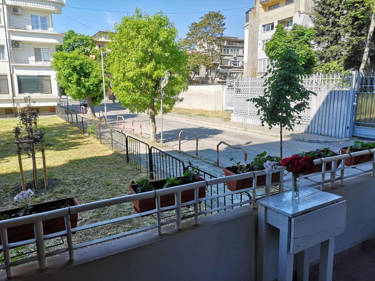 Central Varna Apartment - Lets4Holiday エクステリア 写真