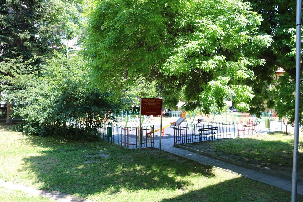 Central Varna Apartment - Lets4Holiday エクステリア 写真