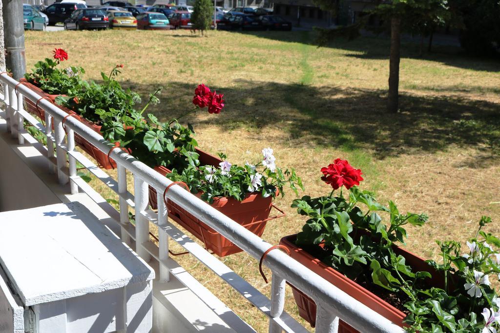 Central Varna Apartment - Lets4Holiday エクステリア 写真