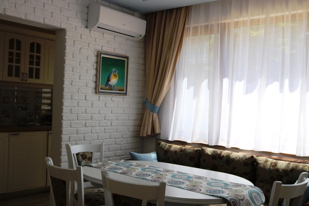 Central Varna Apartment - Lets4Holiday エクステリア 写真
