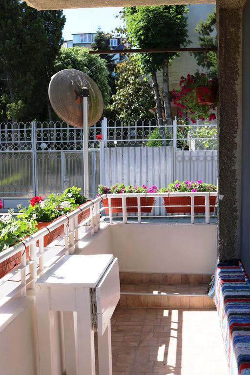 Central Varna Apartment - Lets4Holiday エクステリア 写真