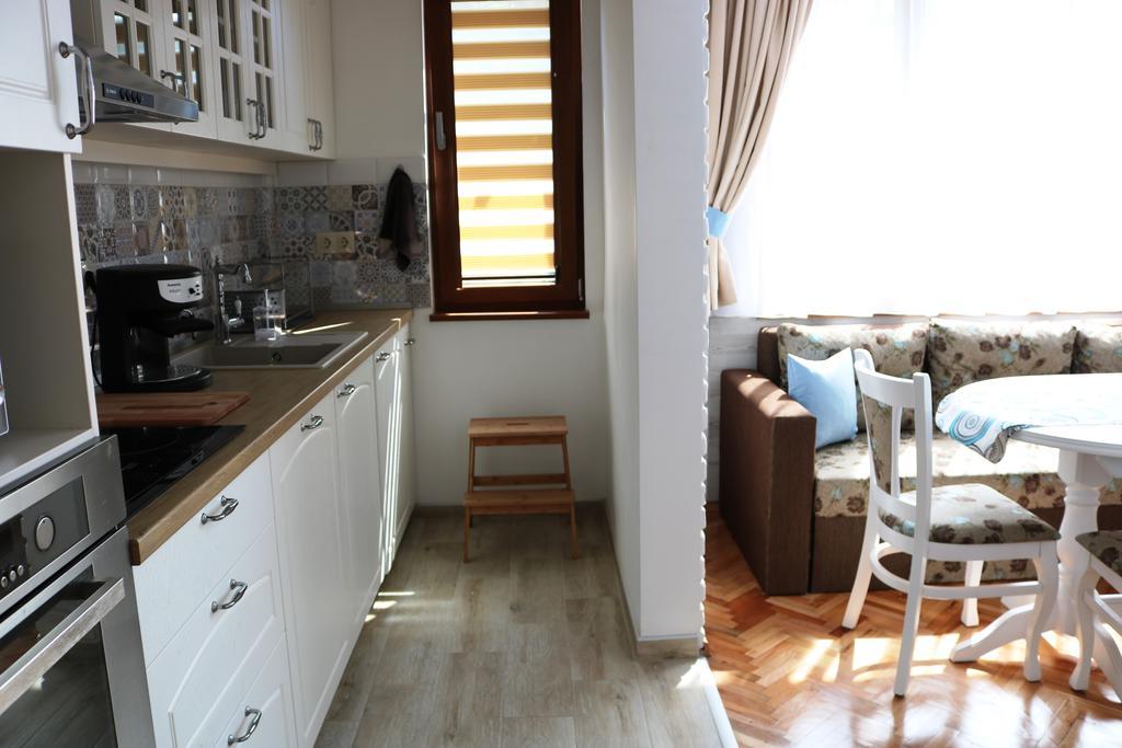 Central Varna Apartment - Lets4Holiday エクステリア 写真