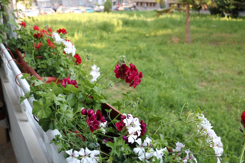 Central Varna Apartment - Lets4Holiday エクステリア 写真