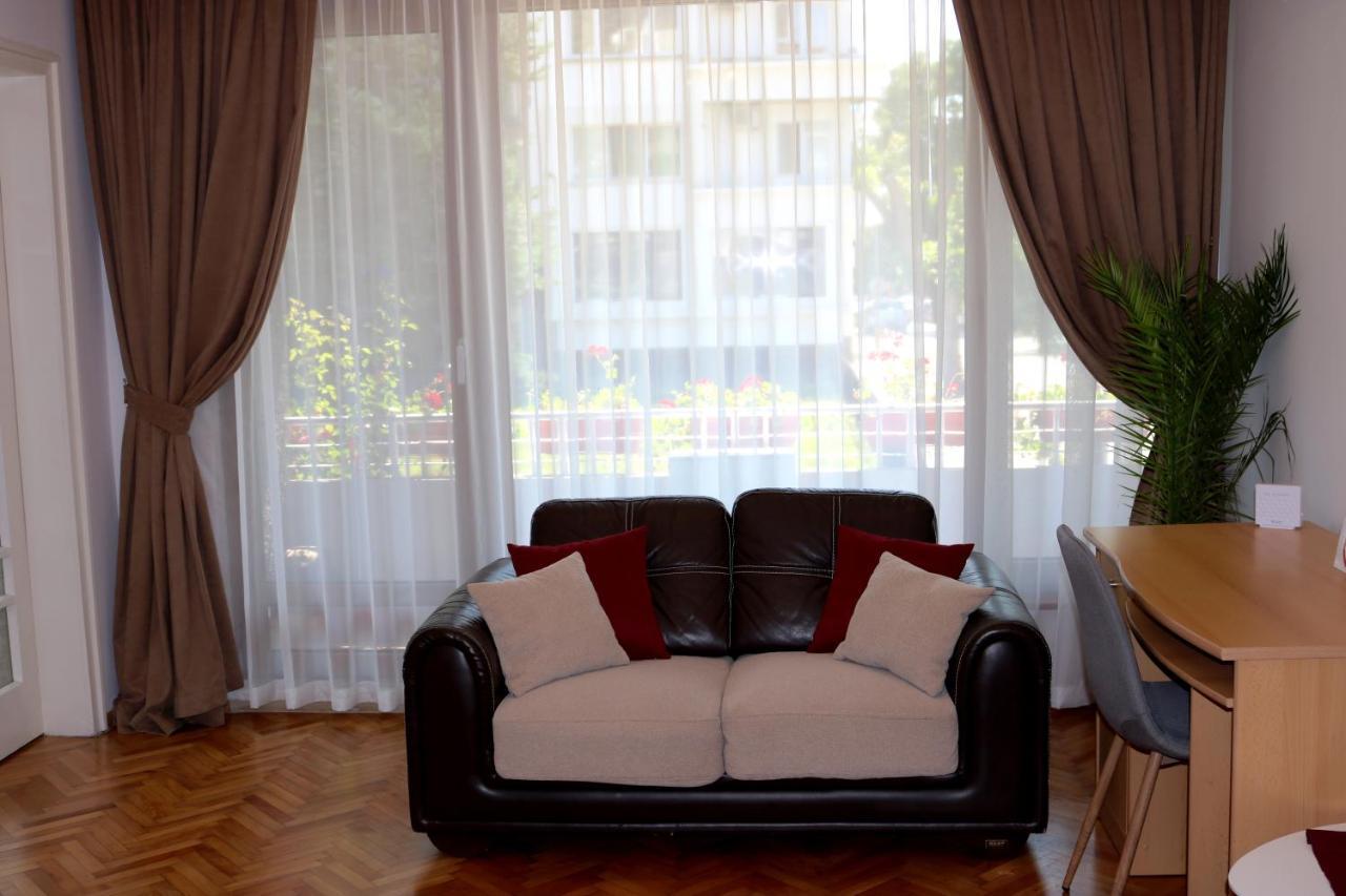 Central Varna Apartment - Lets4Holiday エクステリア 写真