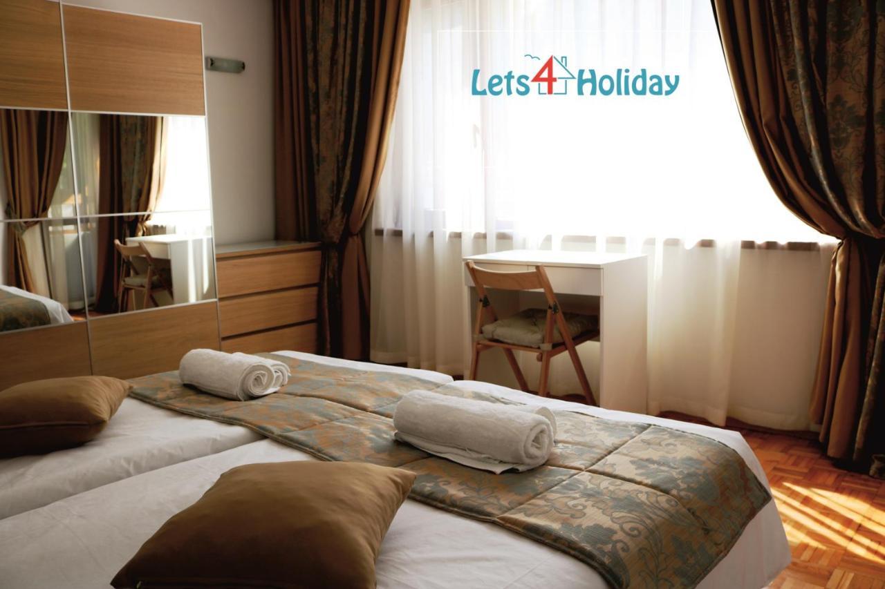 Central Varna Apartment - Lets4Holiday エクステリア 写真