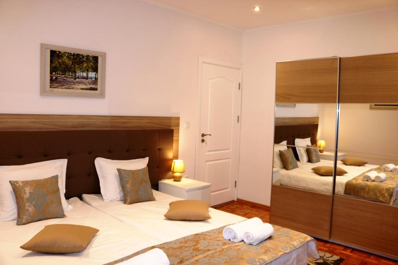 Central Varna Apartment - Lets4Holiday エクステリア 写真