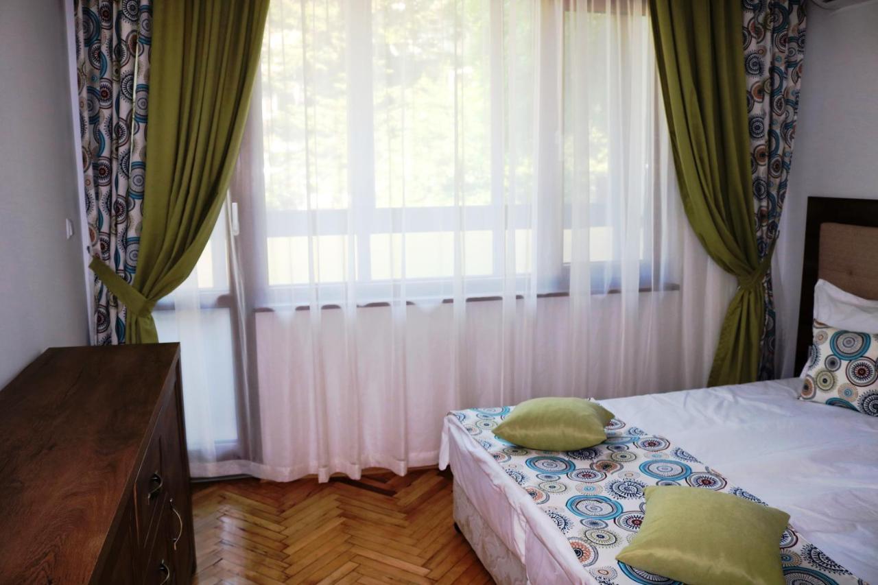 Central Varna Apartment - Lets4Holiday エクステリア 写真
