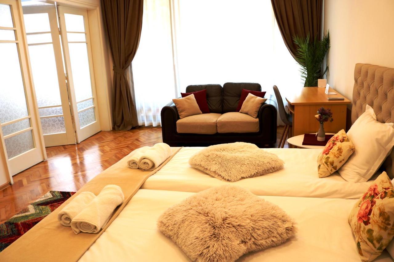 Central Varna Apartment - Lets4Holiday エクステリア 写真