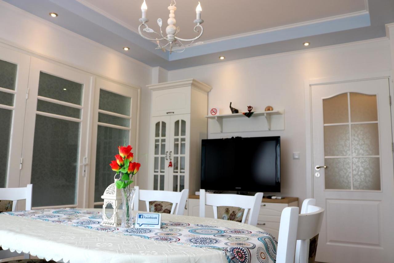 Central Varna Apartment - Lets4Holiday エクステリア 写真