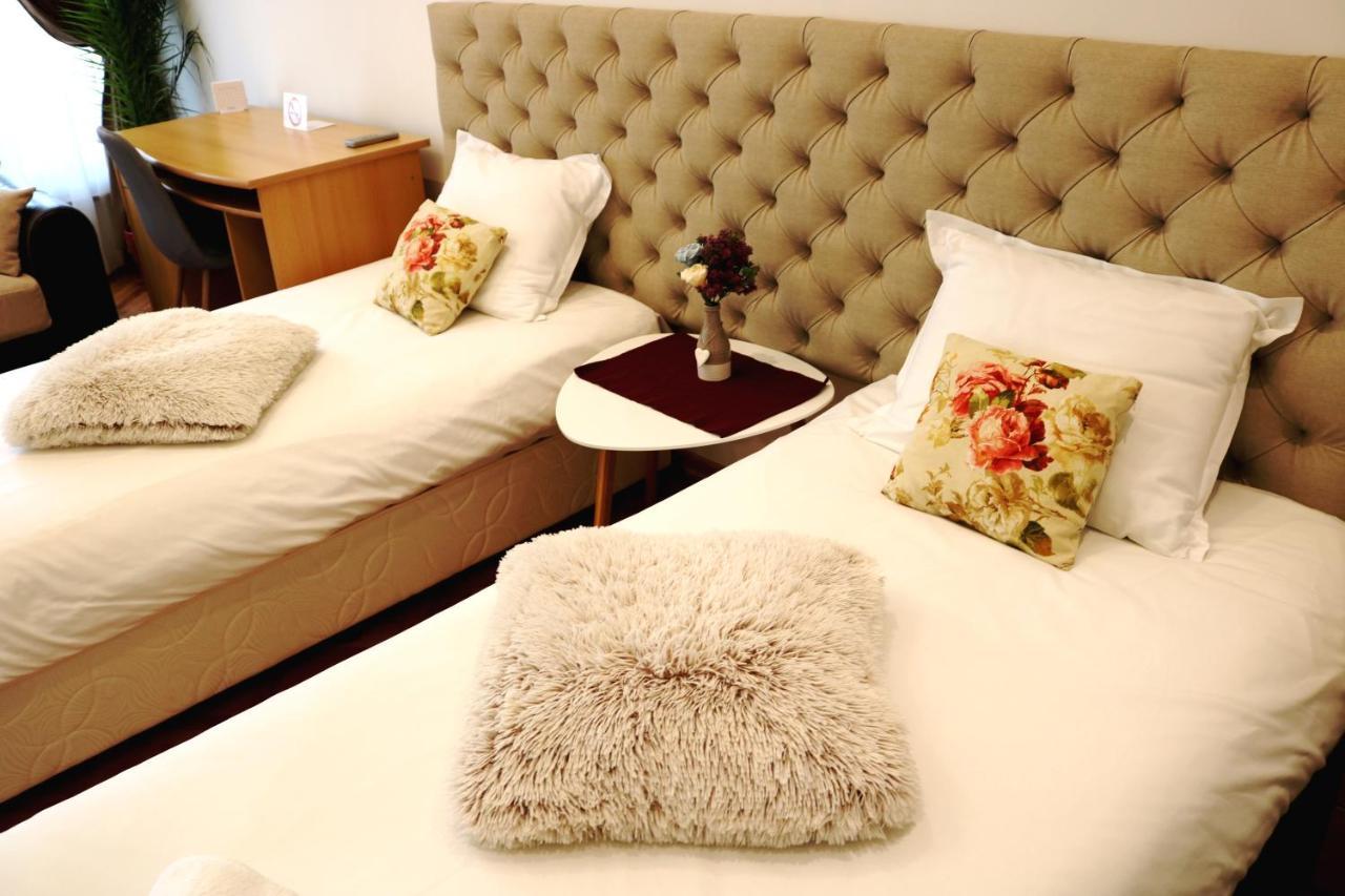 Central Varna Apartment - Lets4Holiday エクステリア 写真