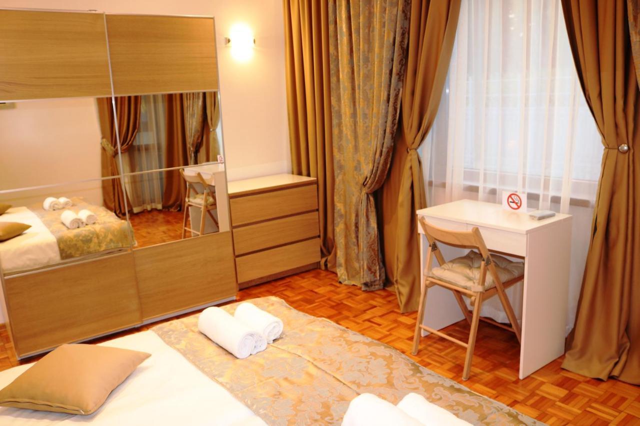 Central Varna Apartment - Lets4Holiday エクステリア 写真